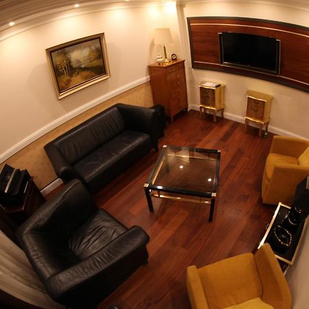 Golden Apartments Есен Екстериор снимка