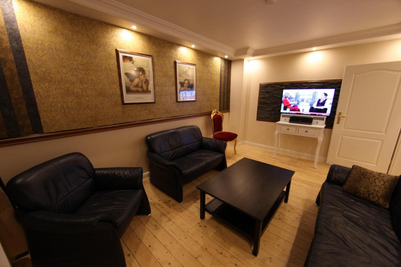 Golden Apartments Есен Екстериор снимка