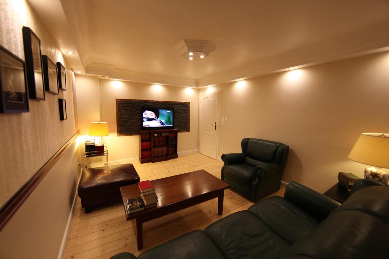 Golden Apartments Есен Екстериор снимка