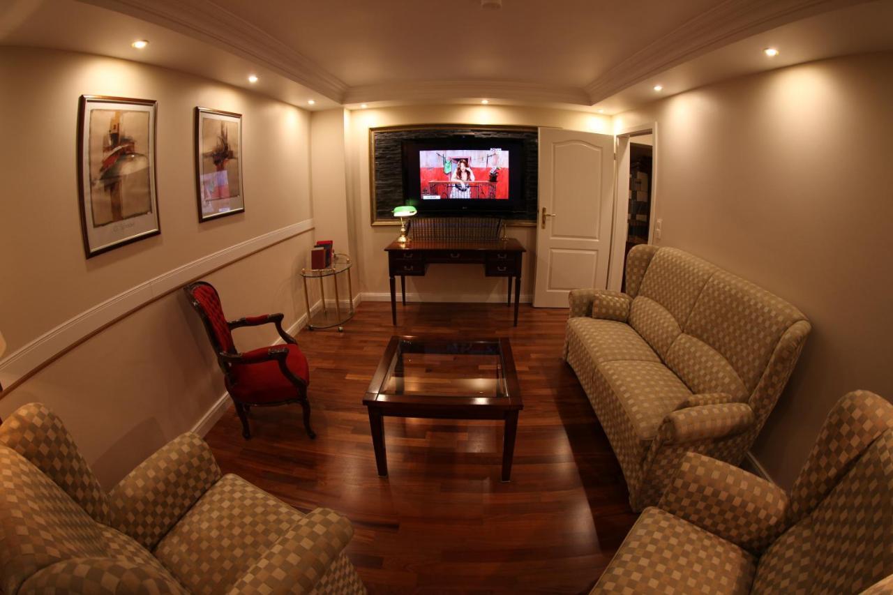 Golden Apartments Есен Екстериор снимка