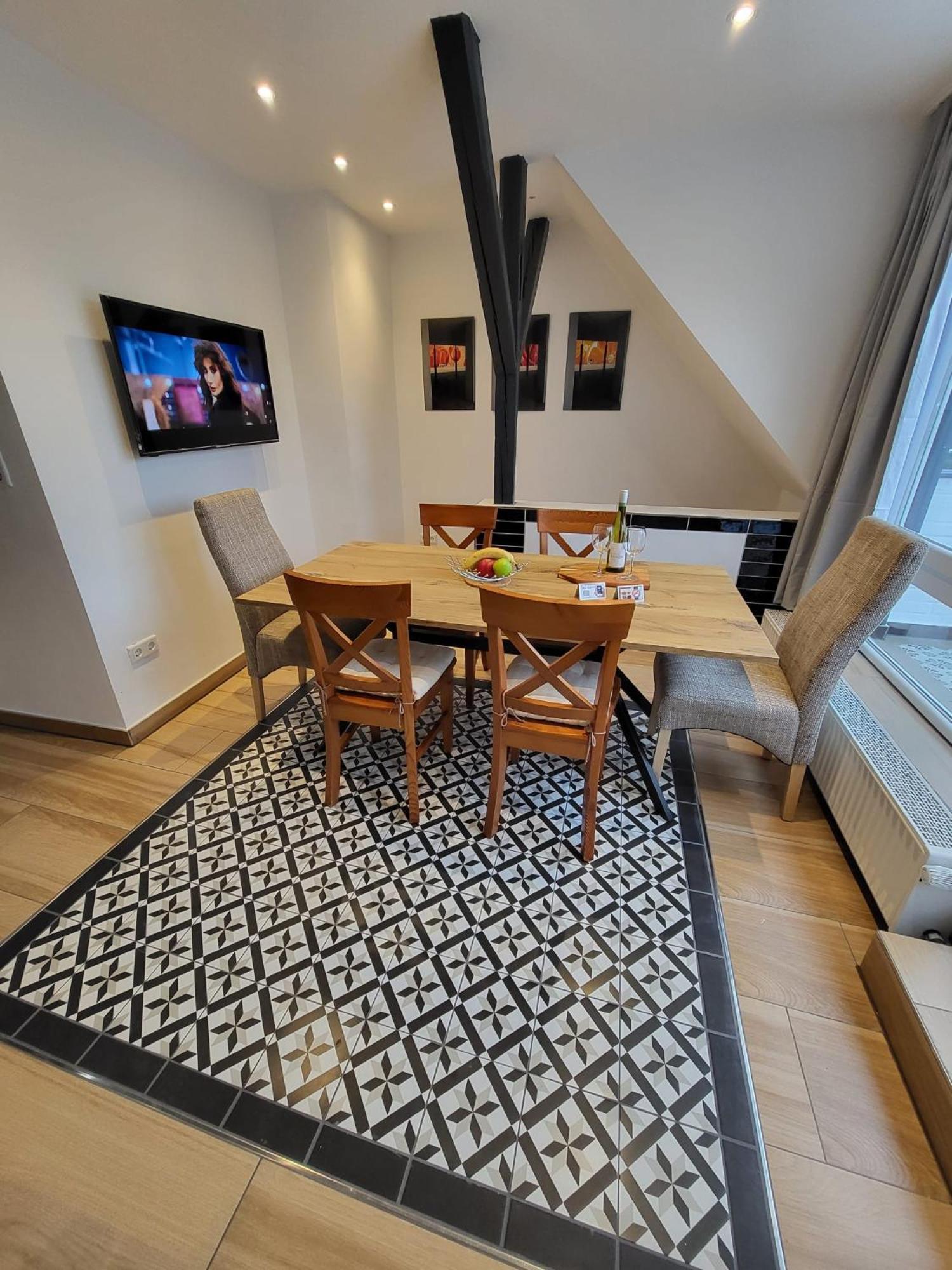 Golden Apartments Есен Екстериор снимка