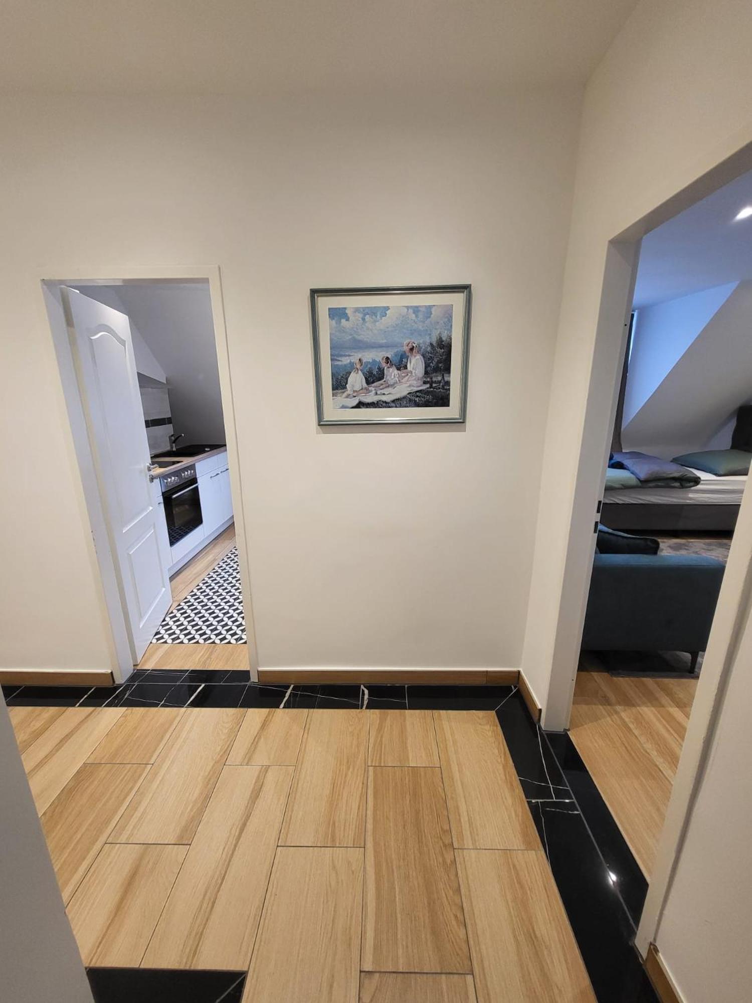 Golden Apartments Есен Екстериор снимка