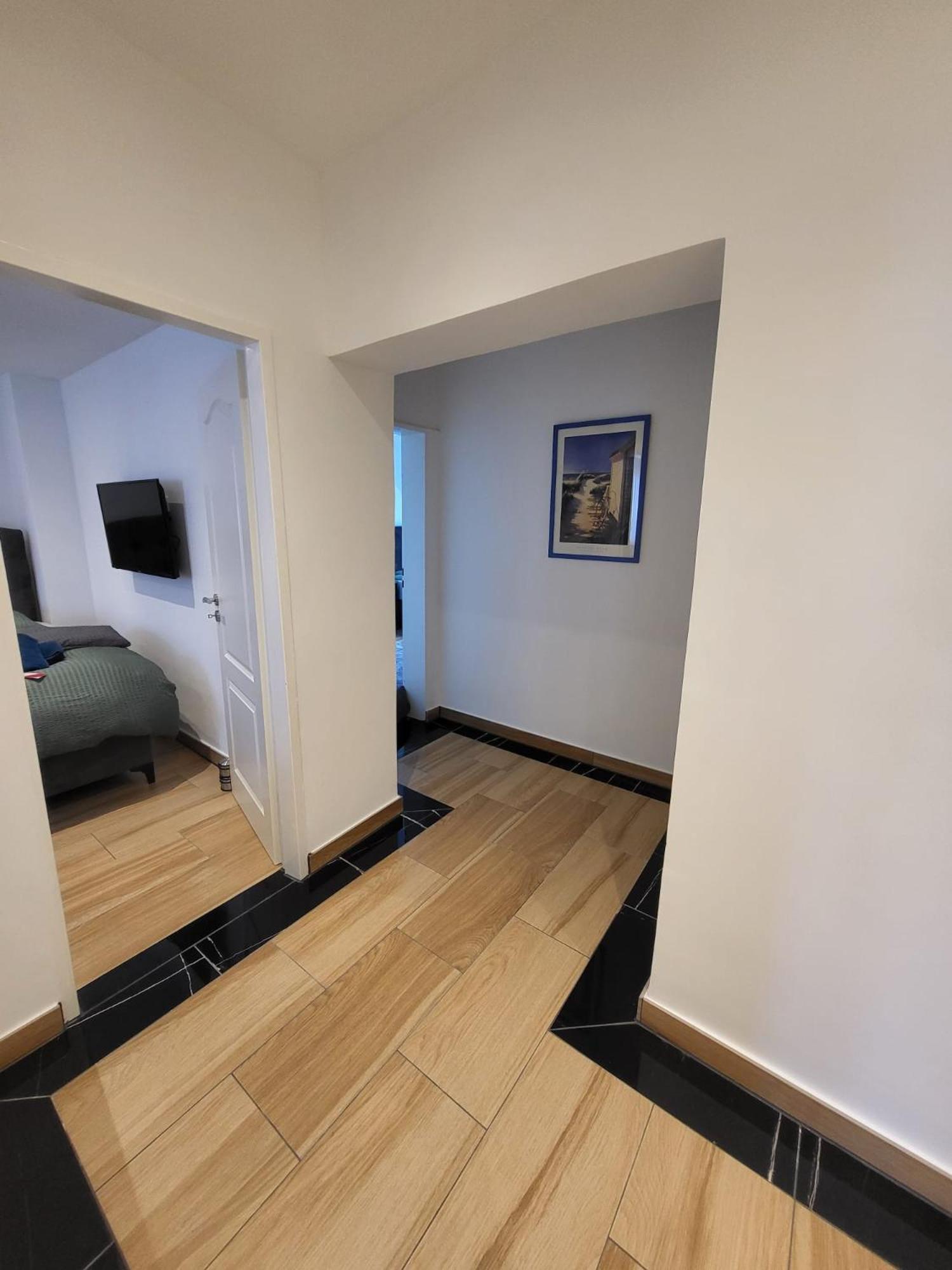 Golden Apartments Есен Екстериор снимка