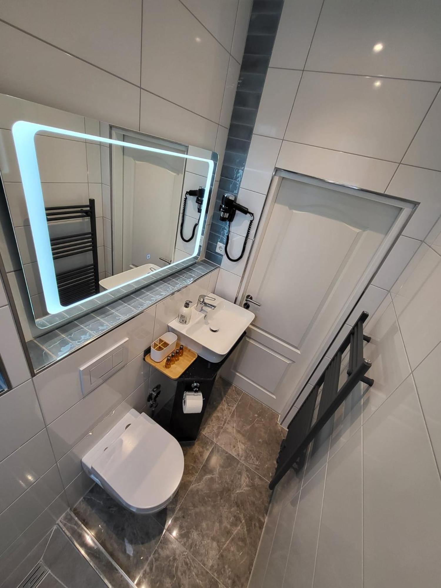 Golden Apartments Есен Екстериор снимка