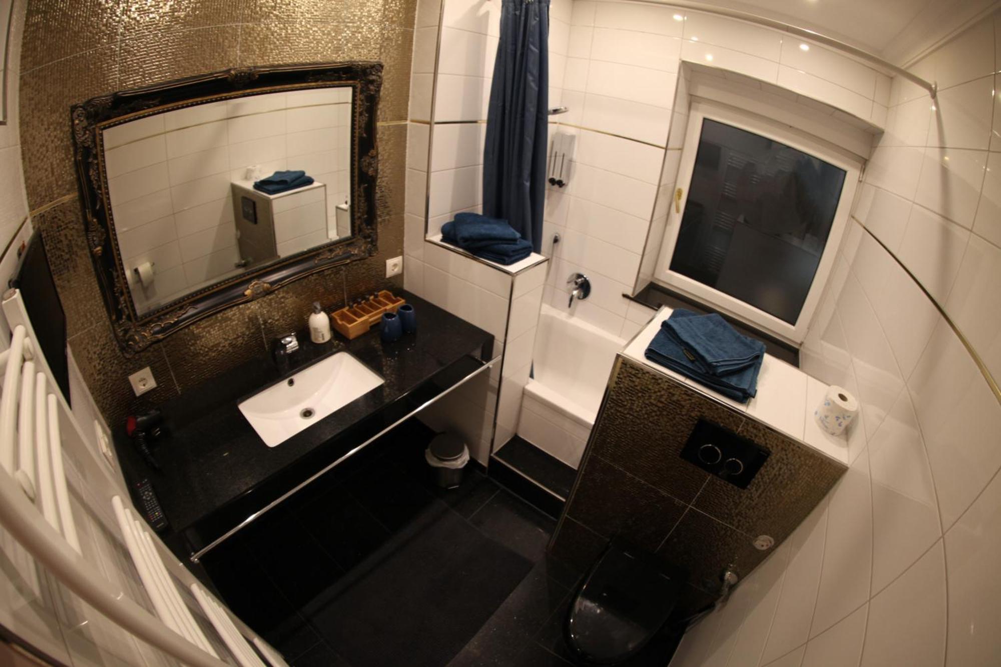 Golden Apartments Есен Екстериор снимка
