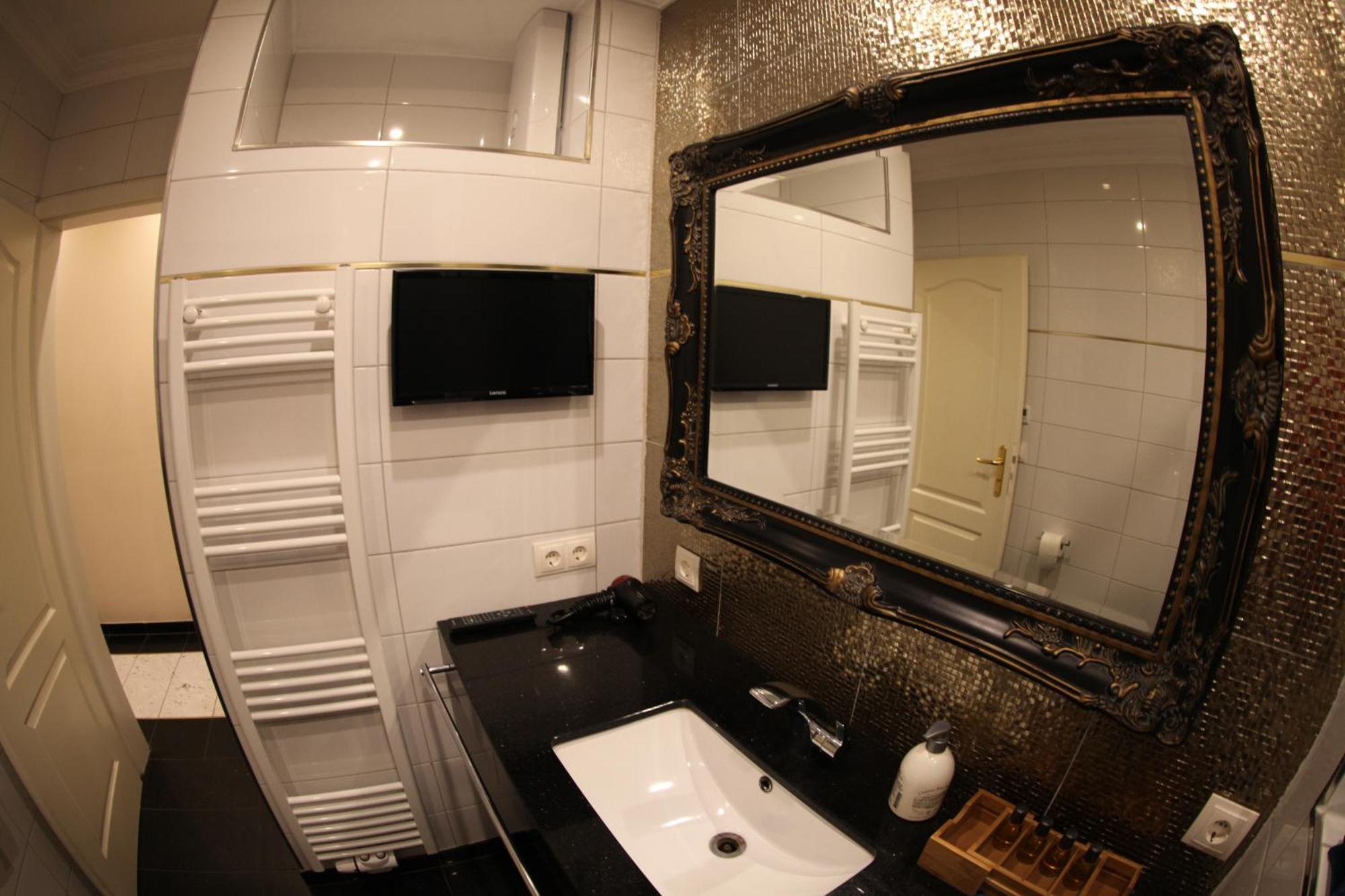 Golden Apartments Есен Екстериор снимка
