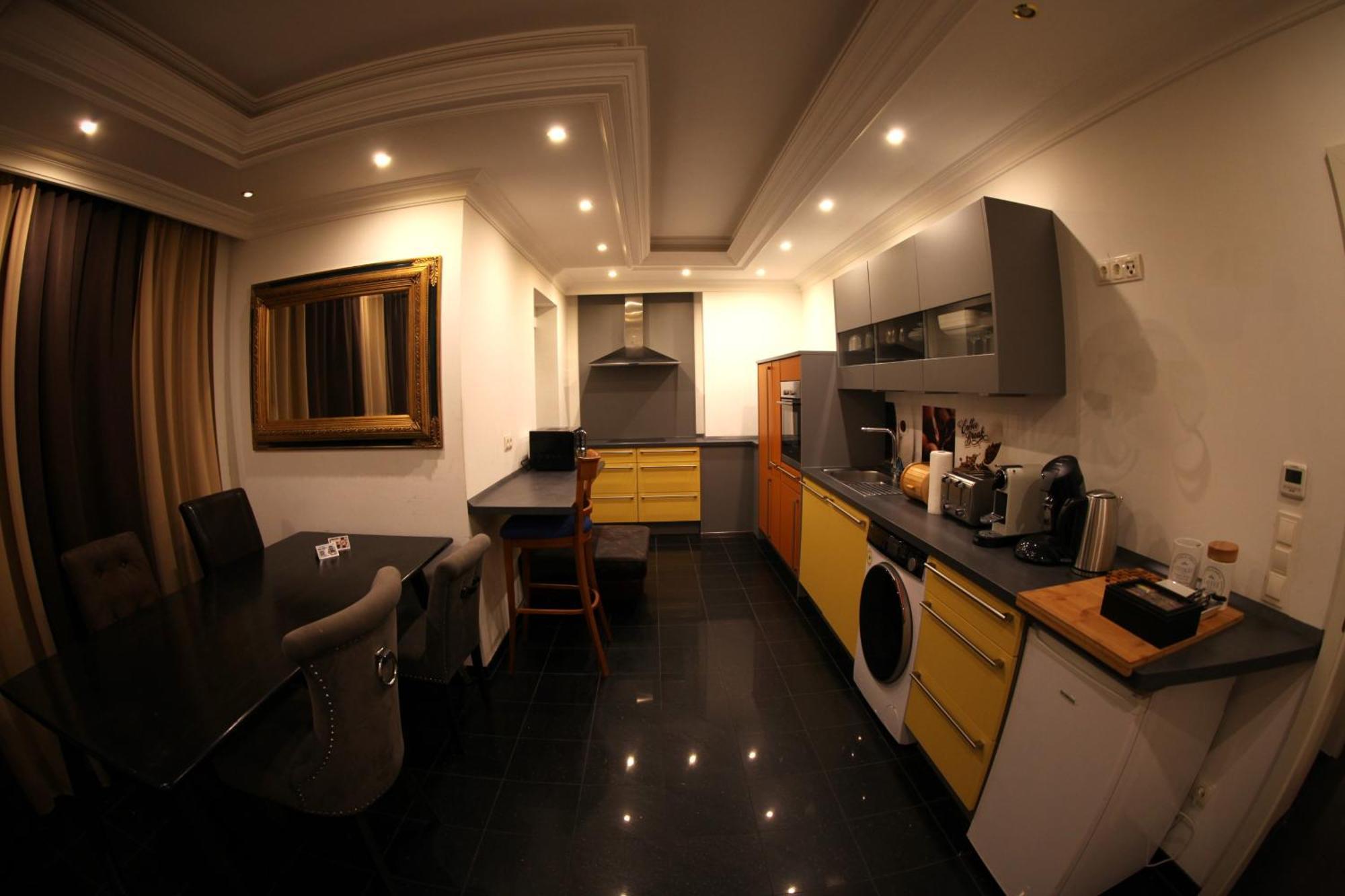 Golden Apartments Есен Екстериор снимка