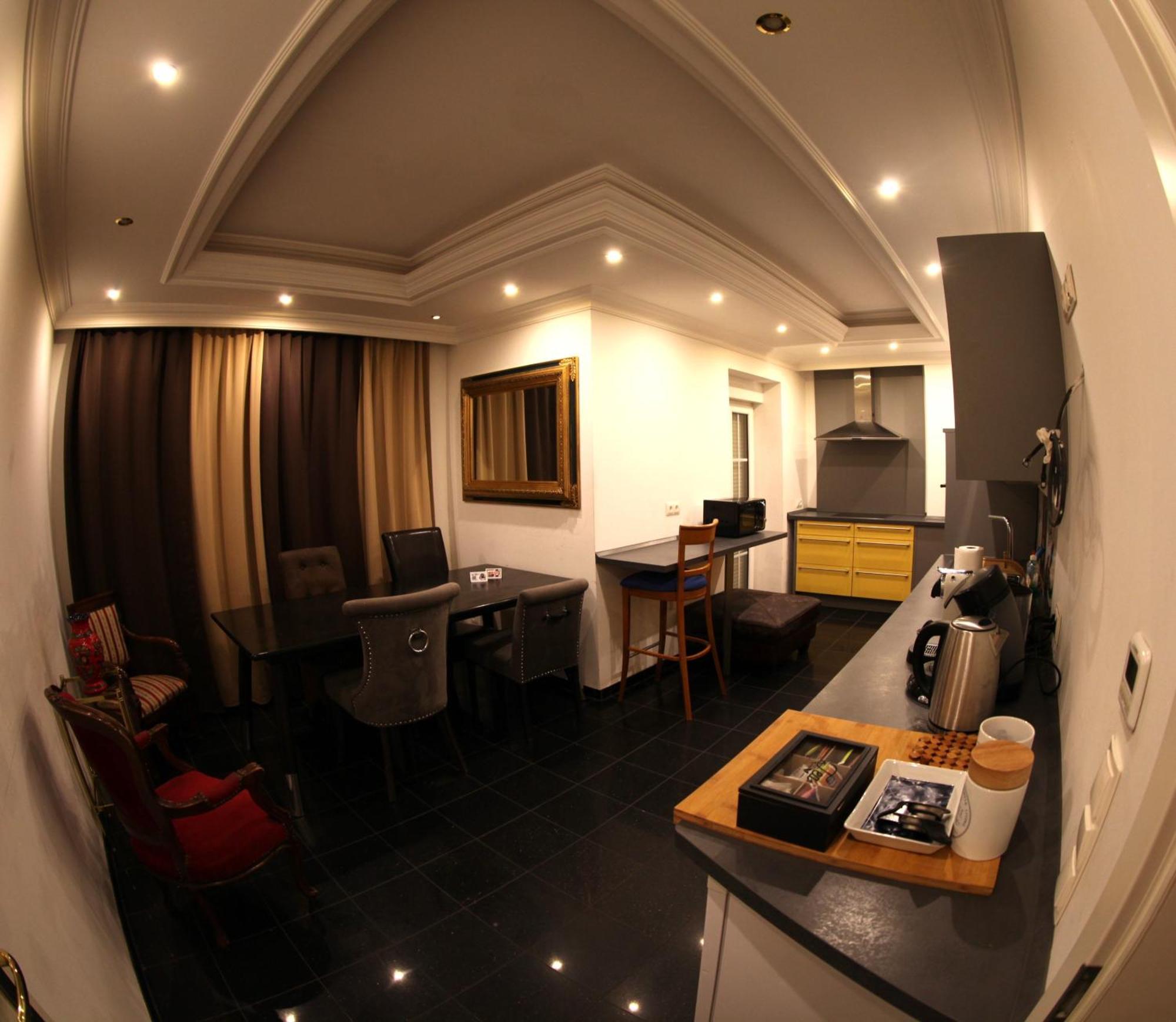Golden Apartments Есен Екстериор снимка